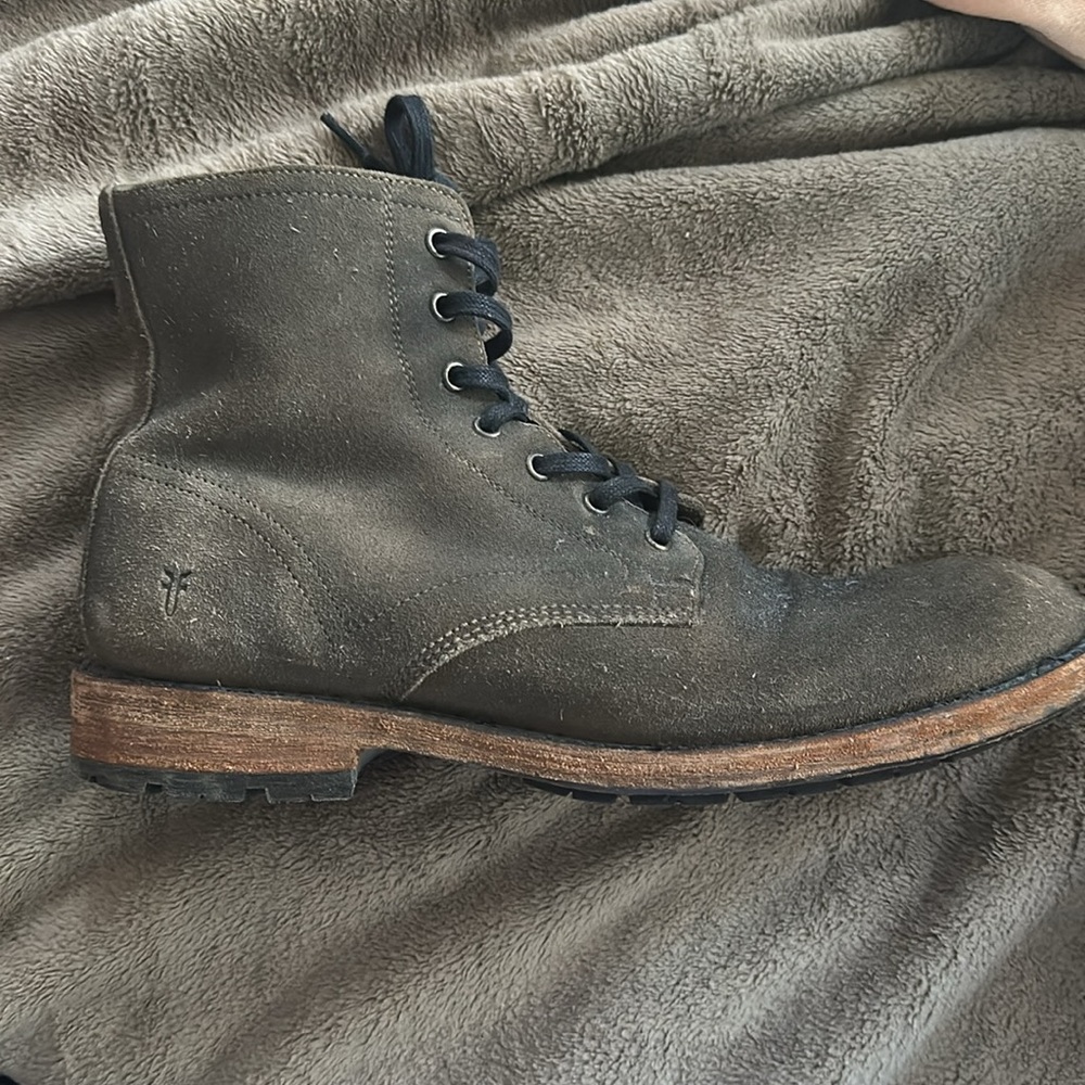 FRYE BOOTS GRAY DISTRESSED SUEDE 9